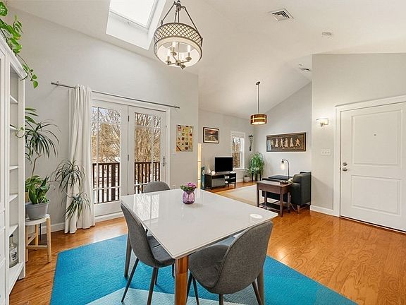 4th image of 111-121 Green St #303