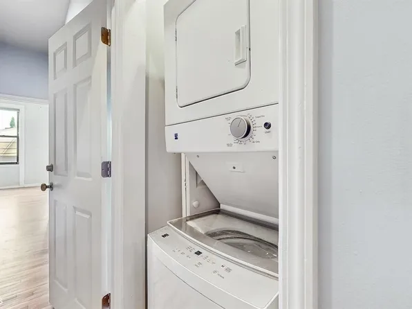 244 Webster Avenue image 21 of 25