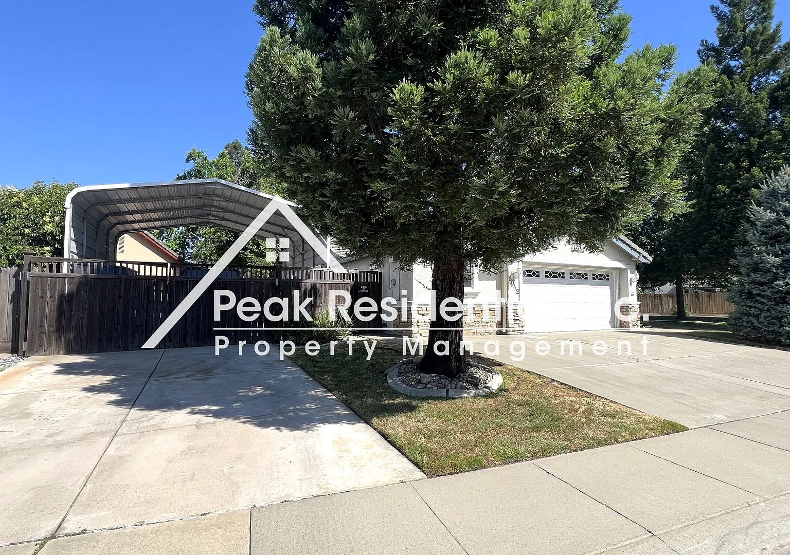 Wonderful 3bd/2ba Vintage Park Home with Covered RV Access! — Photo 2