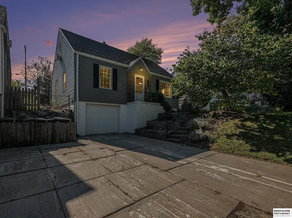 6783 Bedford Ave, Omaha, NE 68104