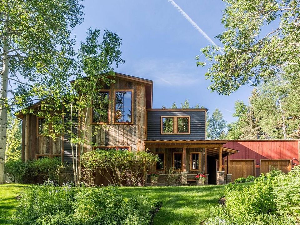 1345 Mountain View Drive from Street
