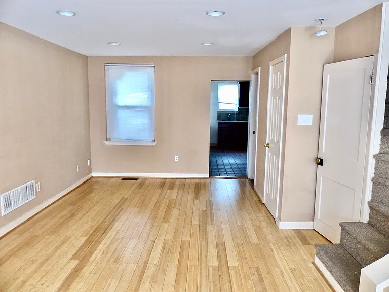 1619 E Berks St — Photo 2