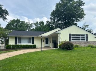 212 Huntleigh Dr, Saint Louis, MO 63122