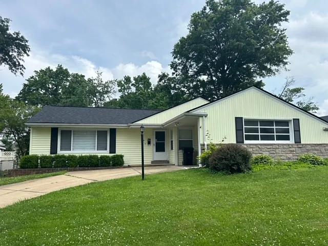 212 Huntleigh Dr photo 1
