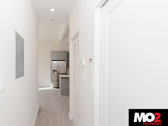 5th image of 725 N Hoyne Ave #3R
