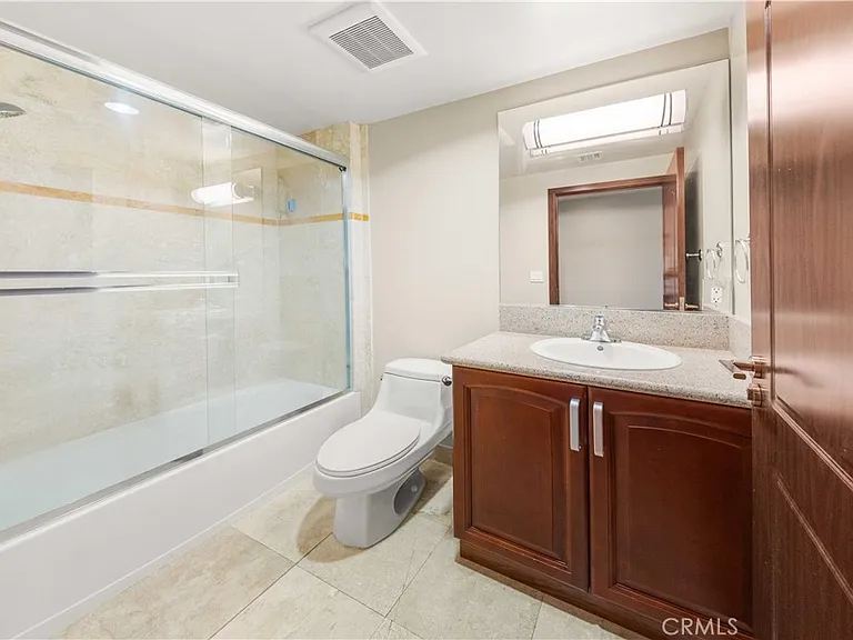 11218 Camarillo St #404 — Photo 9