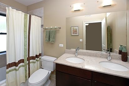 5th image of 1944 W Newport Ave #3
