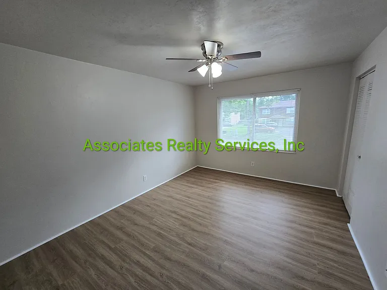 5405 NW 20th Way #B — Photo 2