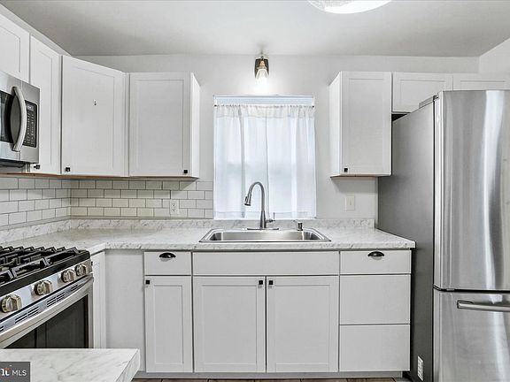 5th image of 129 Race St