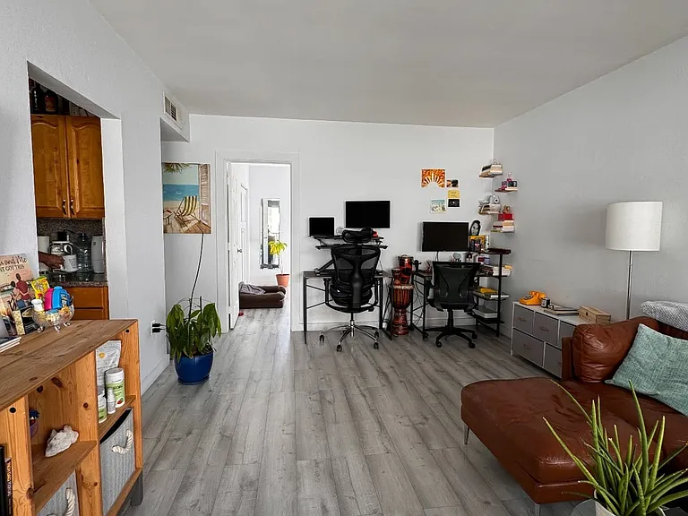 344 Meridian Ave #4B — Photo 2