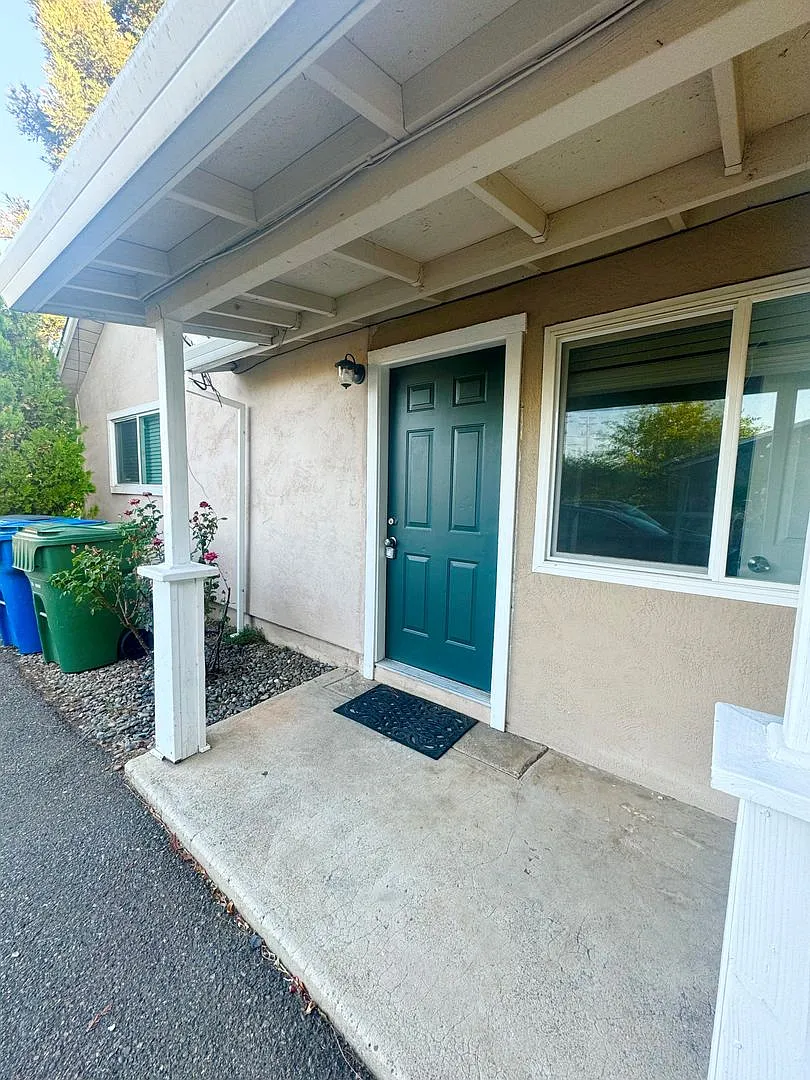 2721 Irwin Rd photo 1