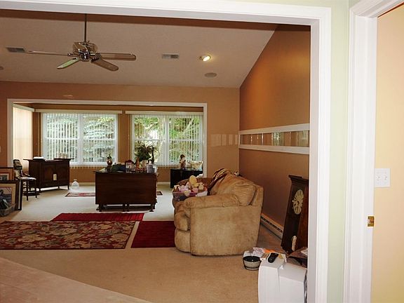 5th image of 2011 E Waterberry Dr
