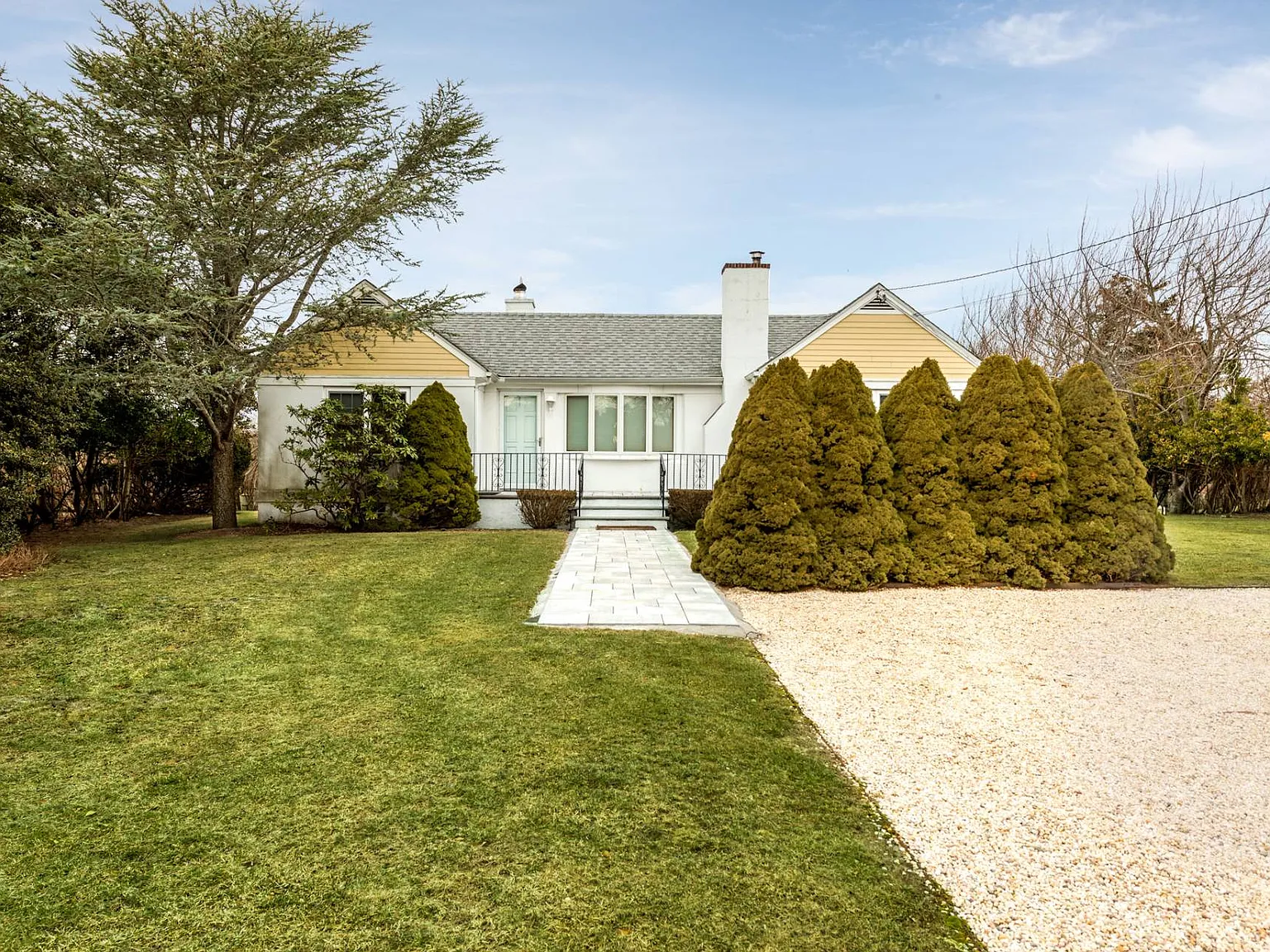 Waterfront Summer Cottage — Photo 2