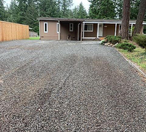 Entrance, gravel driveway