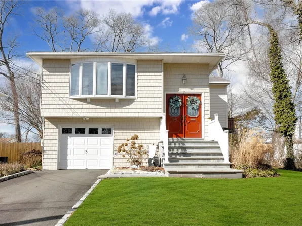 94 Cherokee Avenue, West Islip, NY 11795