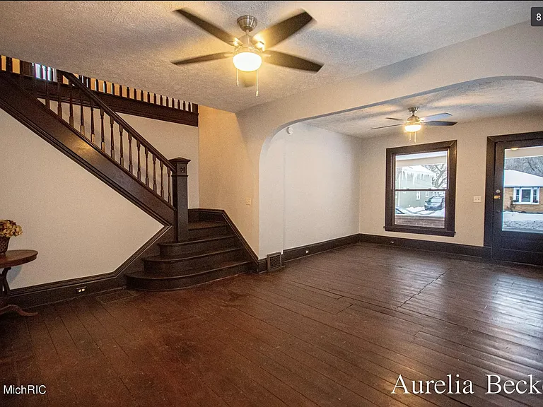 420 Lincoln Ave NW — Photo 7