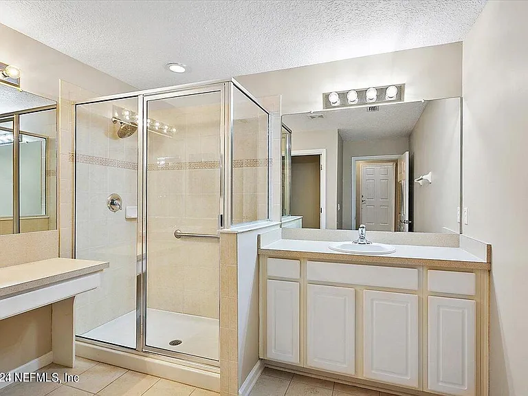 1212 Coghill Cir — Photo 9