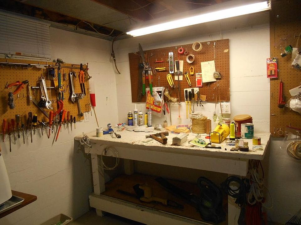 Basement work/craft area