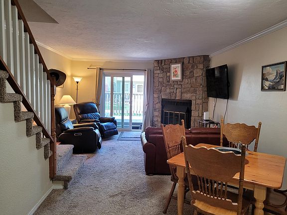 Dining and sitting room area