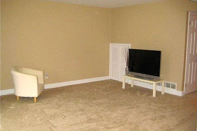 205 Bernard Ct — Photo 10