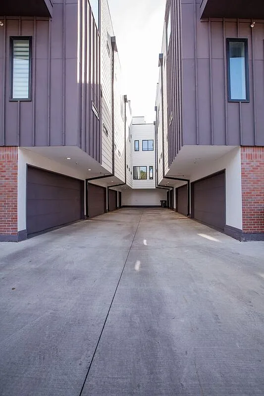 Building Photo - 2450 N Garrett Ave #9