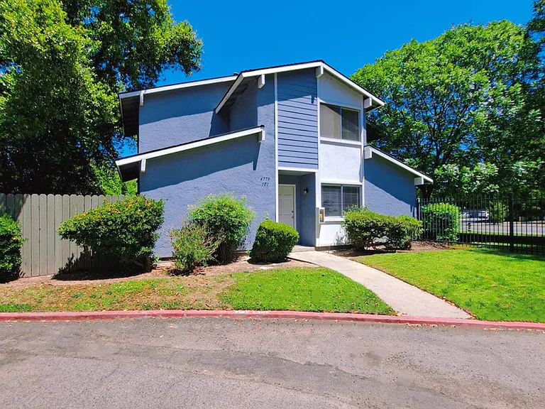 4779 N Cedar Ave #101 — Photo 4