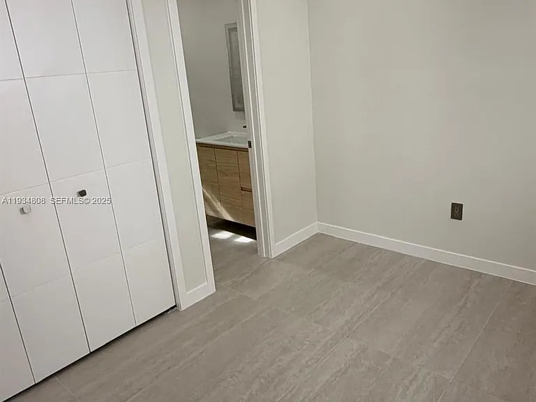 2436 SW 7th St #9 — Photo 3