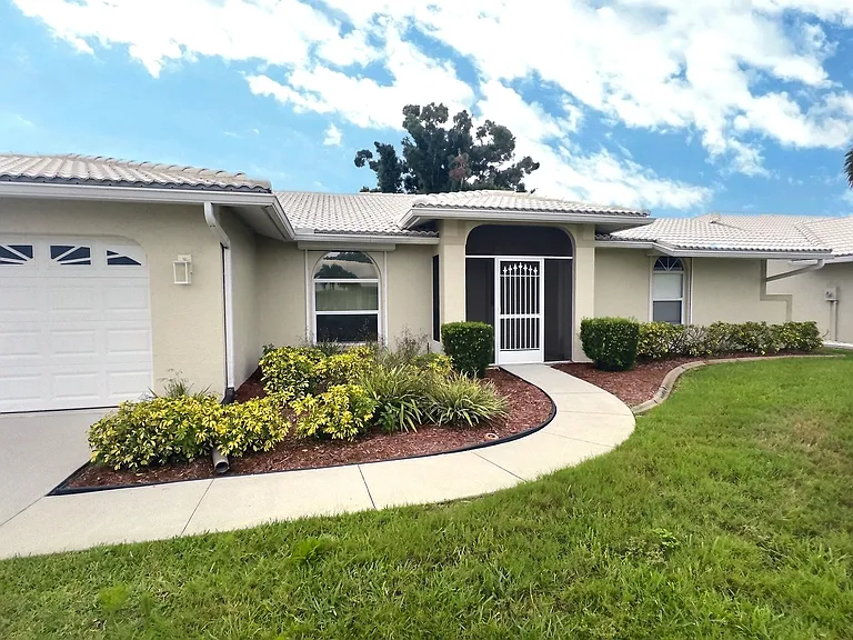 Inviting 3 Bedroom 2.5 Bath Homw