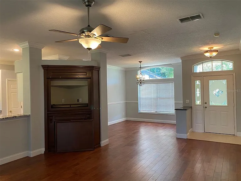 460 Pickfair Ter — Photo 3