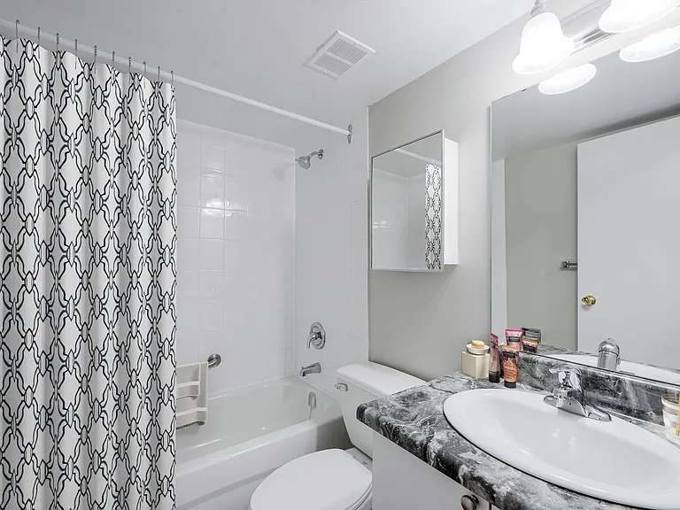 20 Carlton St #25 — Photo 24