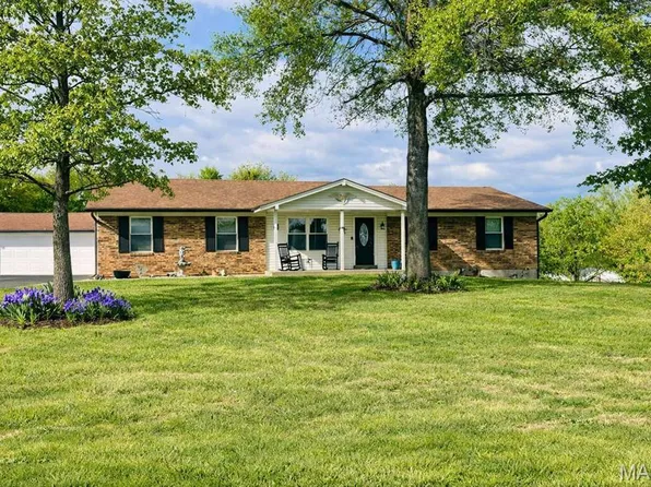 1118 Emerald Dr, Moscow Mills, MO 63362