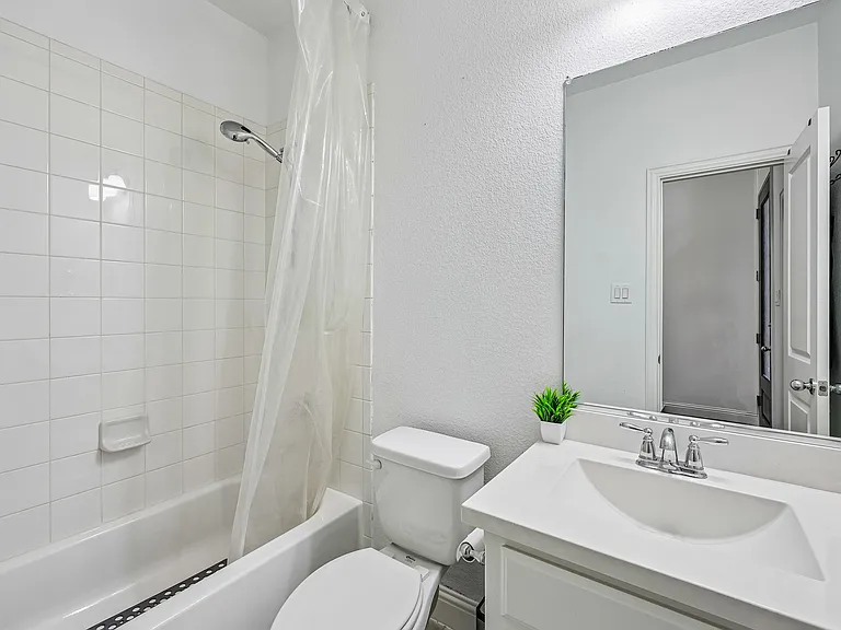 808 Parkland Dr — Photo 24