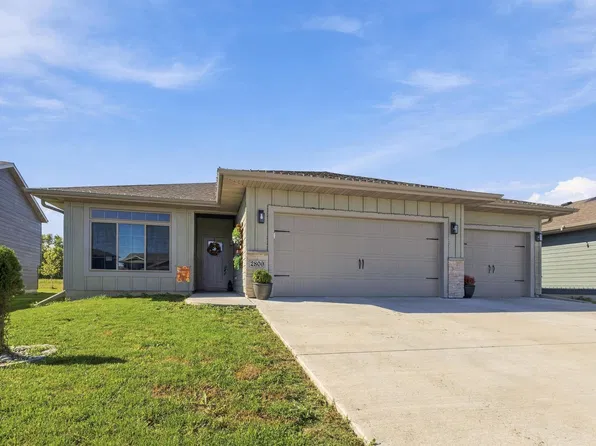 2809 S Lana Dr, Sioux Falls, SD 57106