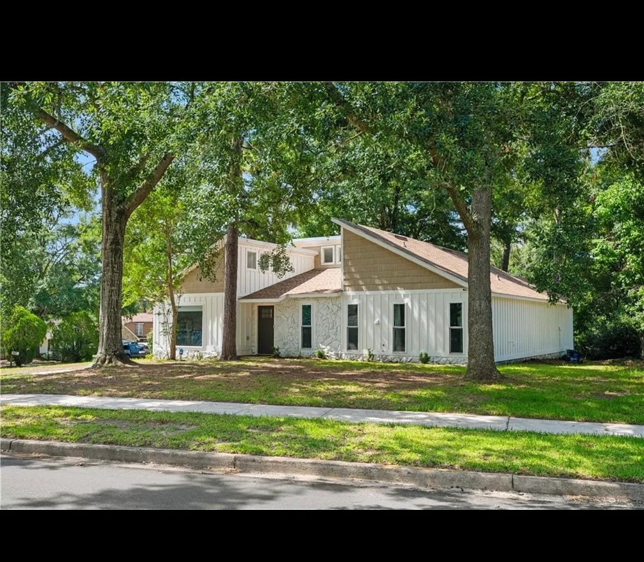 2300 Cedar Ky — Photo 3