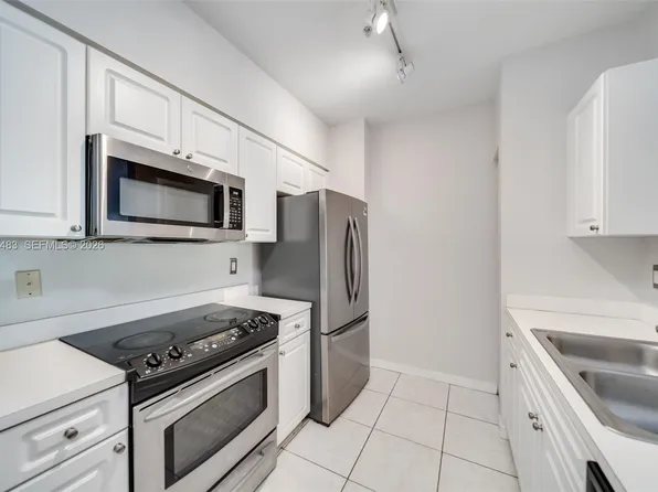 6831 SW 44th St APT 304, Miami, FL 33155