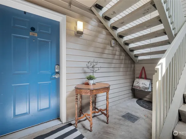 901 E Marine View Drive #207, Everett, WA 98201