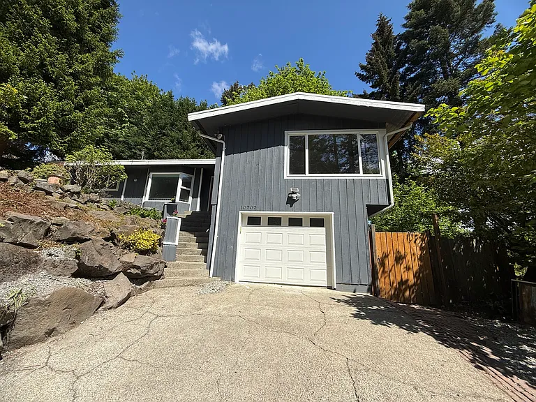 10702 SE 3rd St — Photo 1