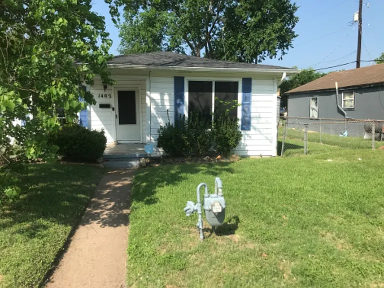 1402 Martin Luther King St — Photo 2