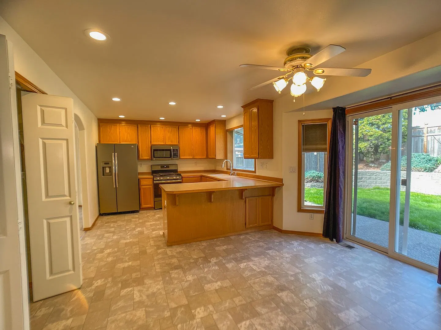 Beautiful 4-bedroom, 2.5-bathroom home located in the desirable Covington, WA — Photo 3