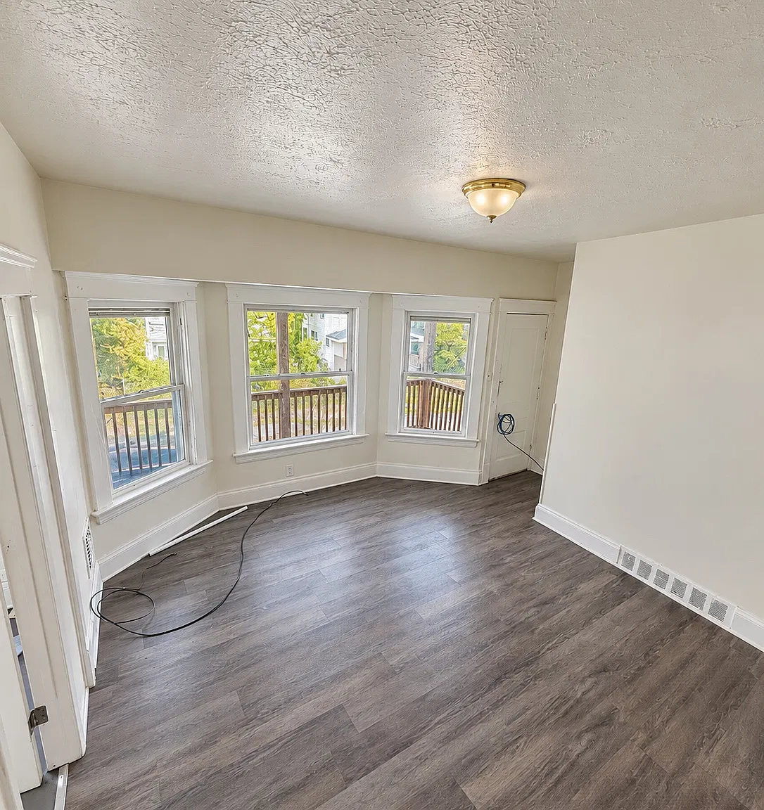 4 bed, 1305 sqft, $1,300 — Photo 3