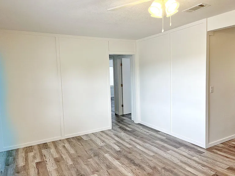620 W Avenue B — Photo 24