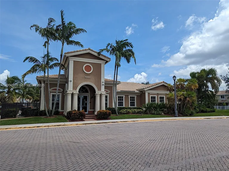 5910 Royal Way #---- — Photo 32
