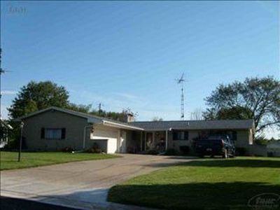 3083 Wagon Trl, Flint, MI, 48507