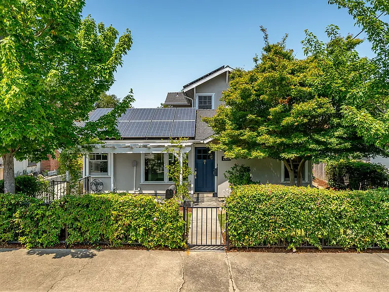 2525 Gail Pl — Photo 1