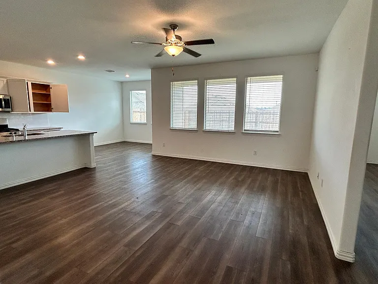 5628 Elwood Dr — Photo 4