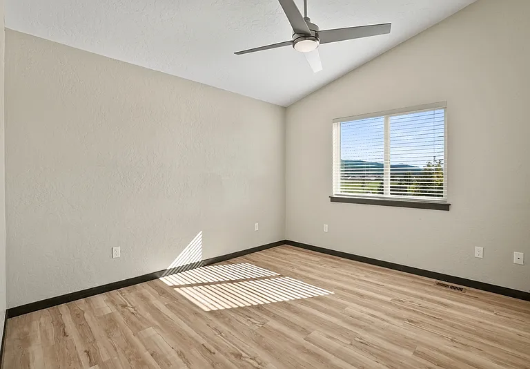 1952 W Yaquina Dr — Photo 22