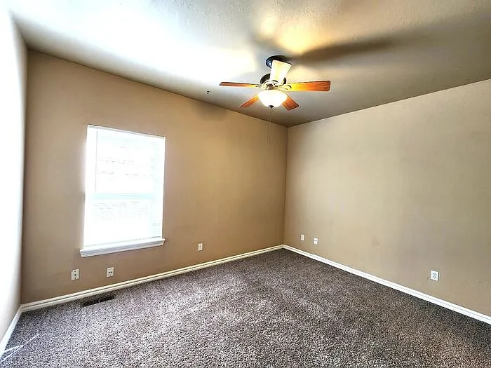13705 Oxford Dr — Photo 23