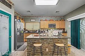 3 bed, 2.5 bath, 2344 sqft, $2,350 — Photo 4