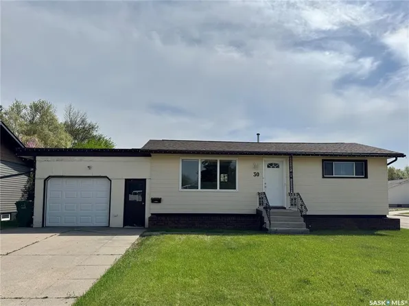 30 Crestwood CRESCENT, Yorkton, SK S3N 2P3
