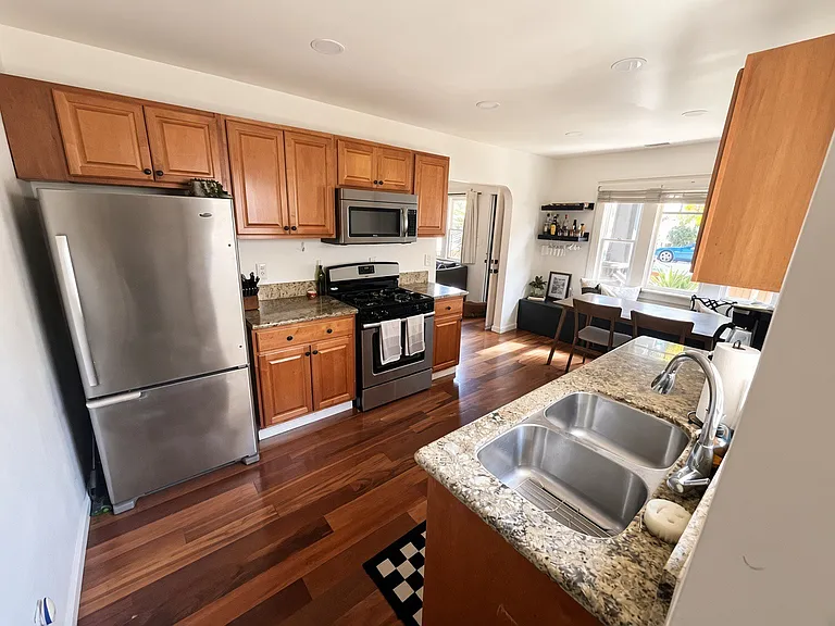 2320 Meade Ave — Photo 5